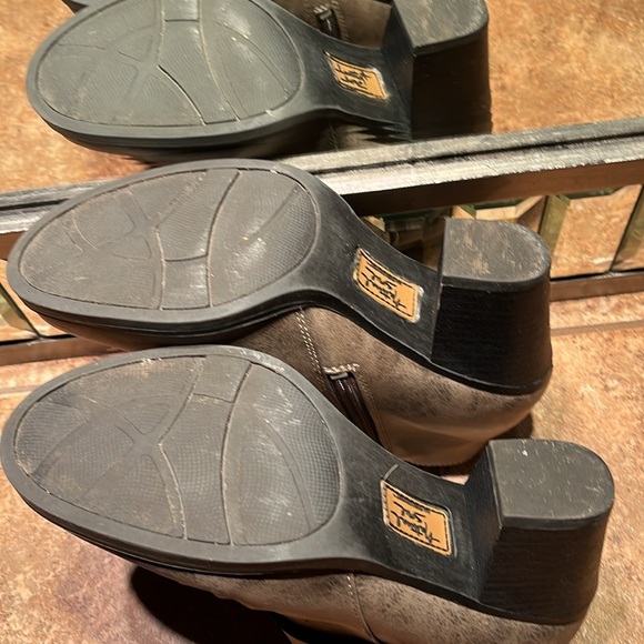 Natural Soul Gray & Black Booties - Picture 6 of 11